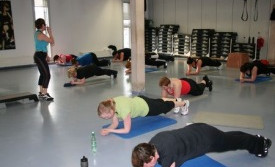 Halla í græna bolnum í planka í lokatímanum