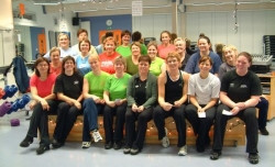 Kvöldhópurinn og verðlaunahafar fremst.